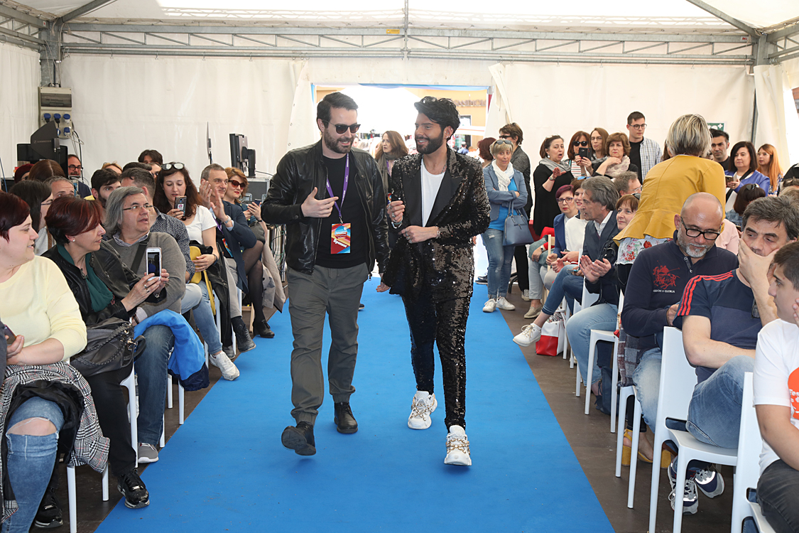 Festival della TV e dei Nuovi Media 2019_225.jpg - Real Time, la Tv delle meraviglie Un  racconto di storie e persone reali con contenuti attuali e uno stile innovativo in costante evoluzione,  ci porta con i suoi protagonisti nel mondo meraviglioso di due programmi divenuti ormai cult:  “Il Castello delle cerimonie” e “Il Salone delle Meraviglie”.Federico Lauri, Imma Polese, Gesualdo Vercio con Alessandra Comazzi.